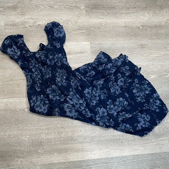 Lovely hollister dress - Picture 2 of 11